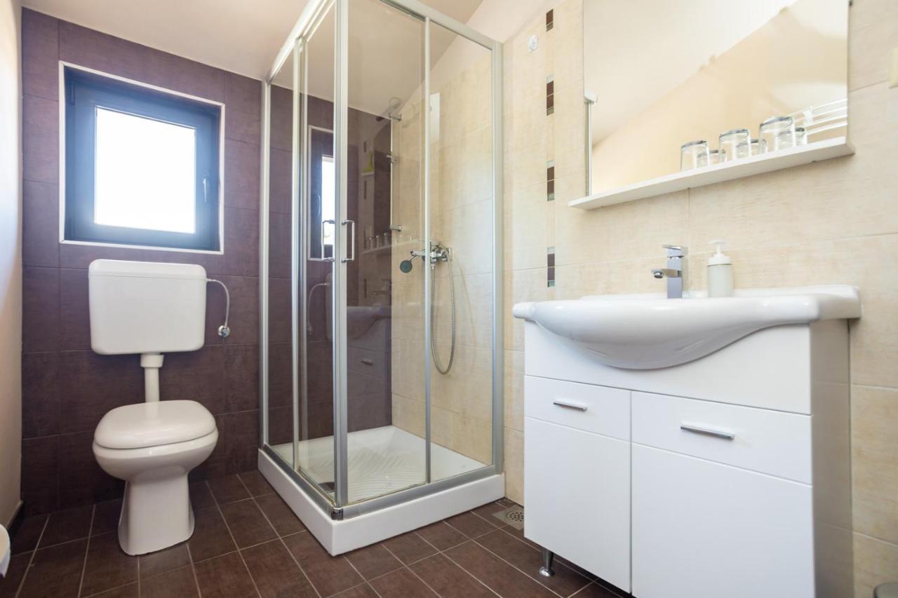 Apartmani Beba Omišalj Екстериор снимка